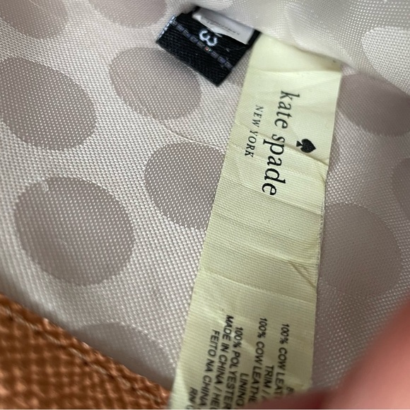 Kate Spade scalloped N183 phone wallet. - Picture 5 of 6